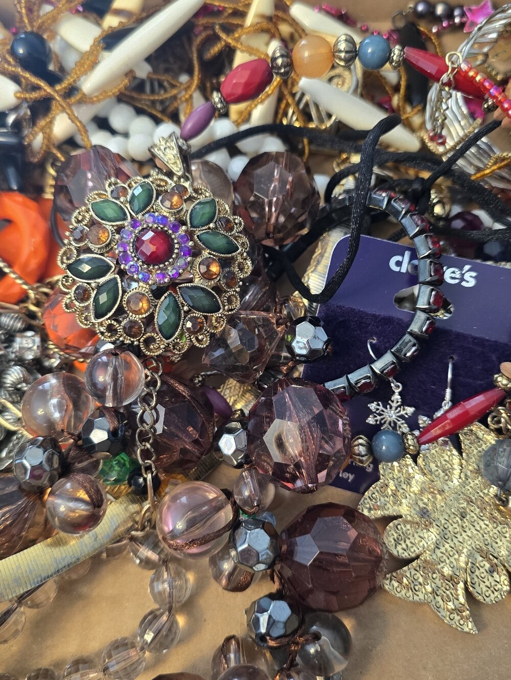 3 LB Pound Lot of Mixed Jewelry Pieces For Arts Crafts Some Broken & Wearable - Picture 9 of 10